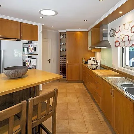 Vila Vale Do Garrao Sleeps 10 With Air Con And Wifi